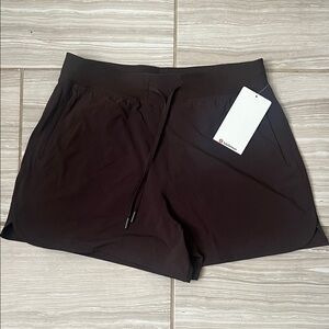 NWT lululemon License to Train HR short